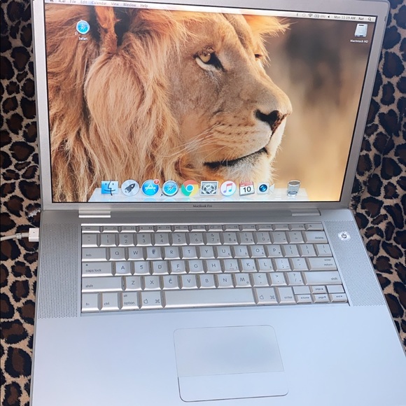 MacBook Pro 15 inch Core Duo Silver - Picture 2 of 12